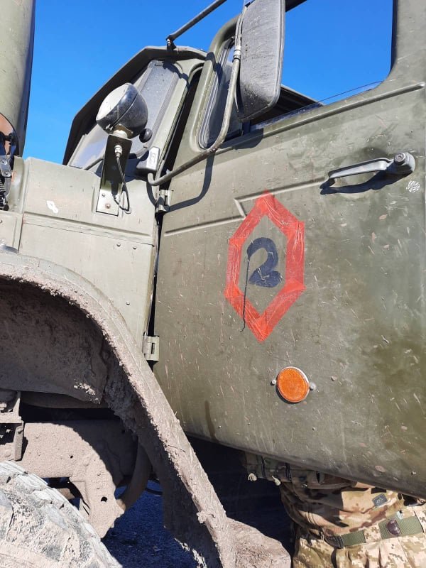 Captured enemy military equipment and prisoners in Chernihiv region