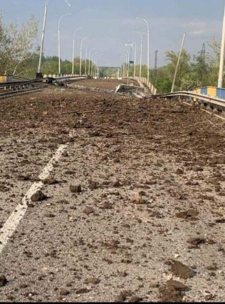 UA forces blow last real road bridge over SD river