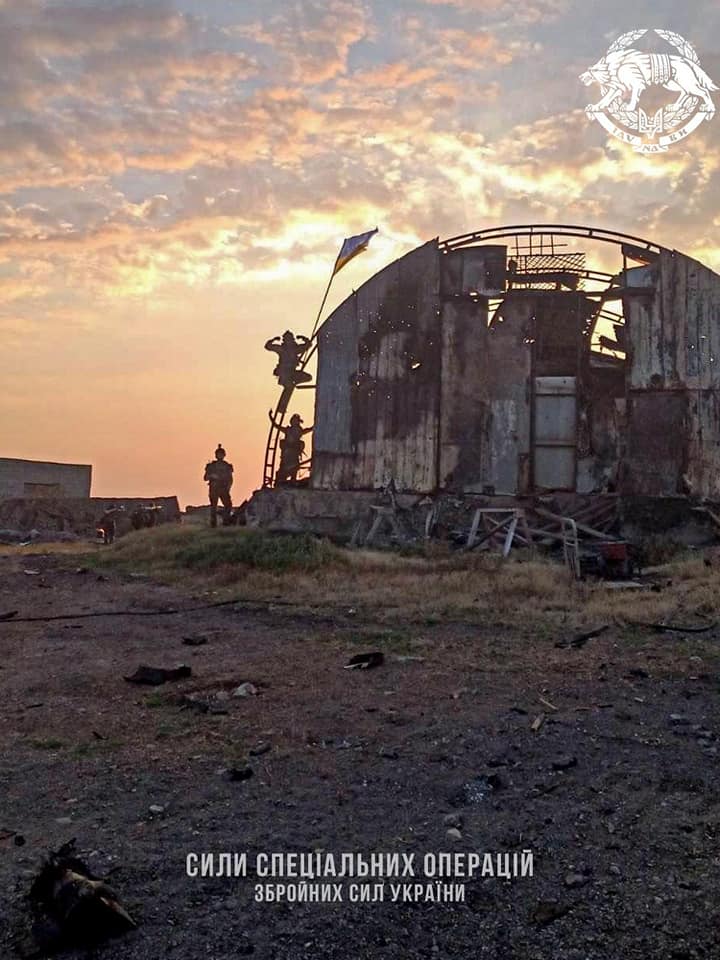 SSO: Russians fired fruitlessly at Snake Island after Ukrainian flag was raised