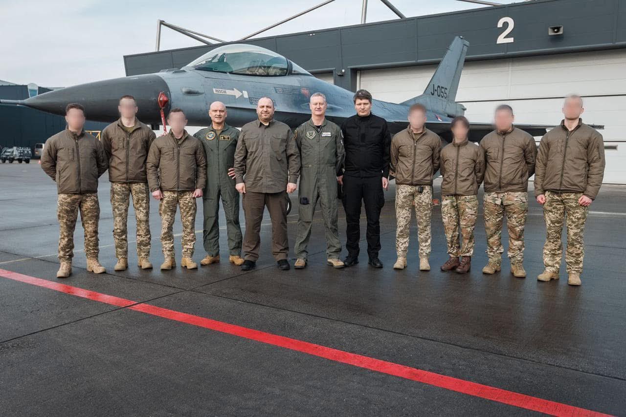 Ukrainian Defense Minister Visits Dutch F-16 Base