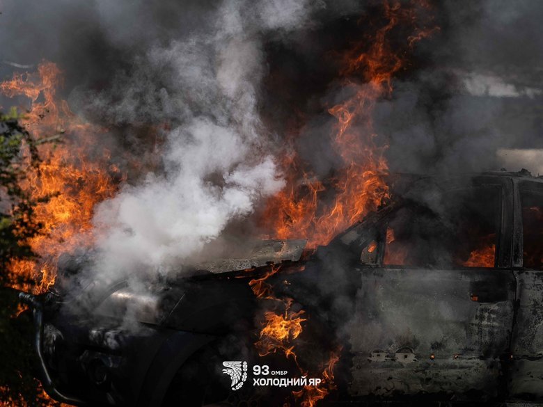 Russians attack civilian cars with fiber-optic drones in Kramatorsk