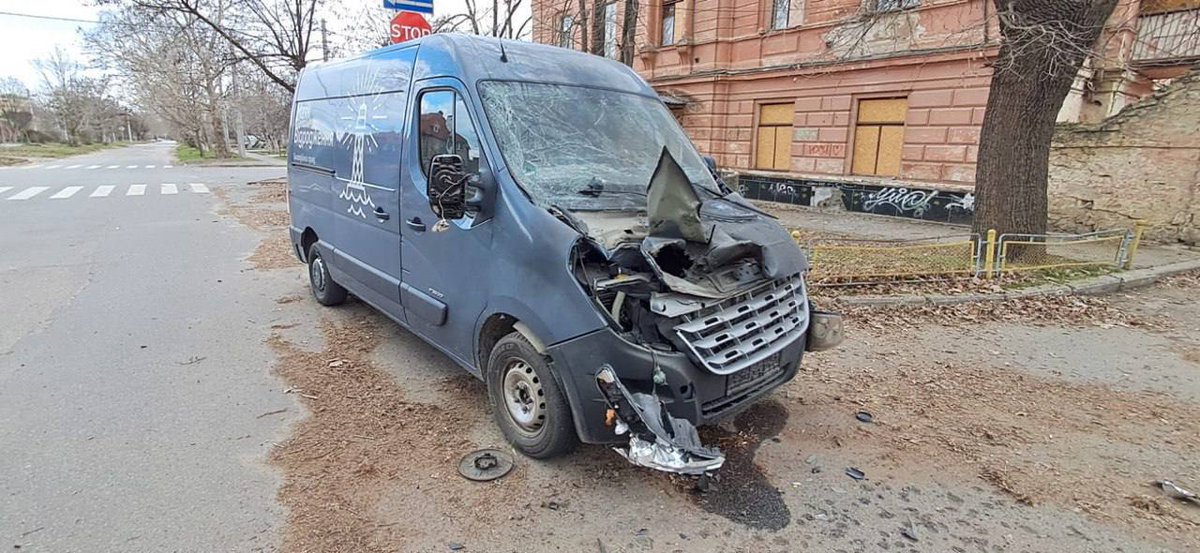Russians strike aid car in Kherson, driver’s birthday.