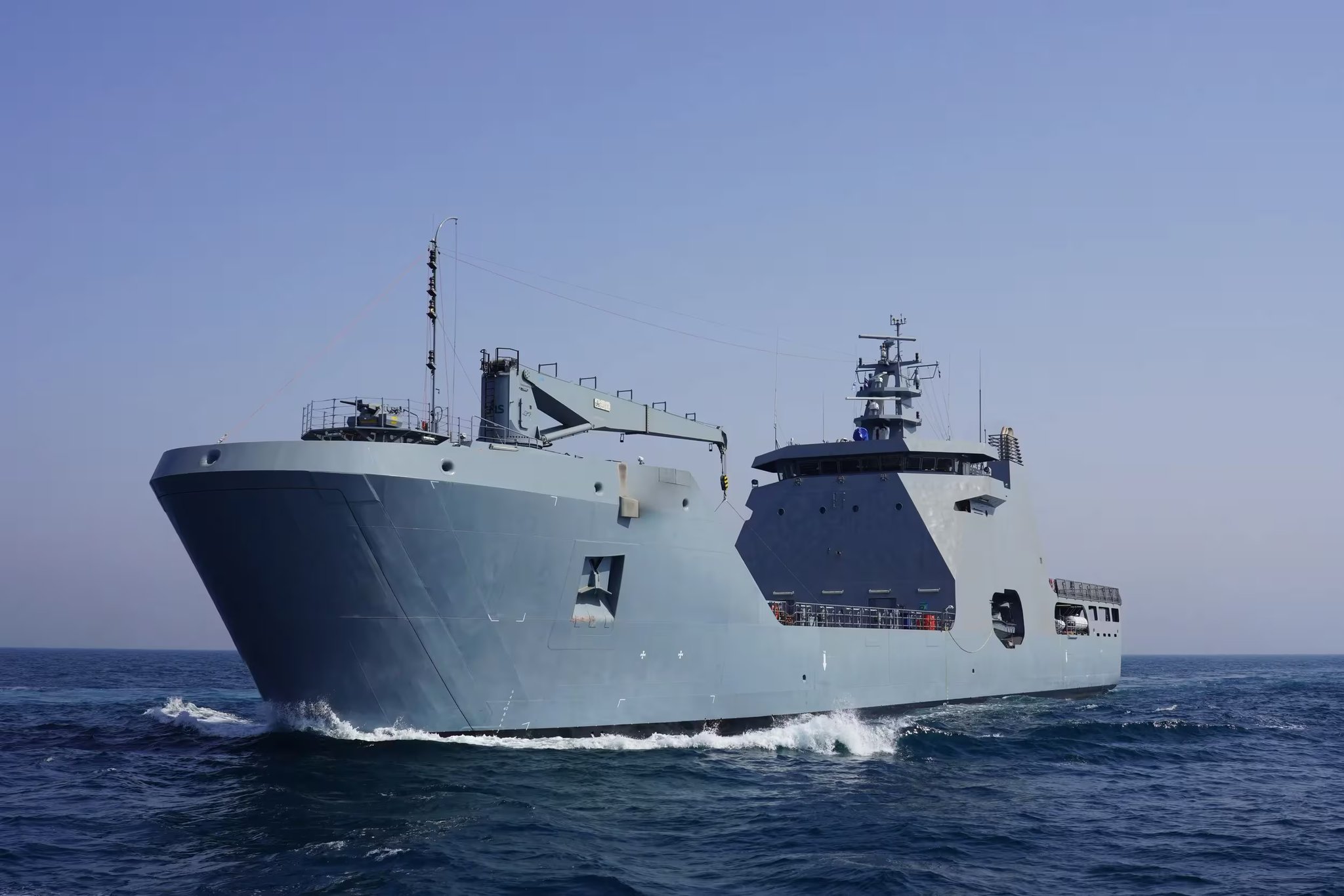 US Navy Urged to Buy Amphibious and Logistical Ships