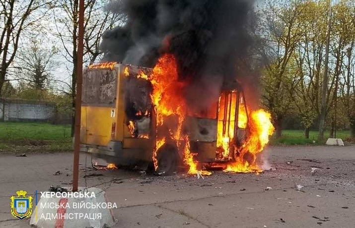 Russia Strikes Passenger Bus in Kherson, Nine Wounded