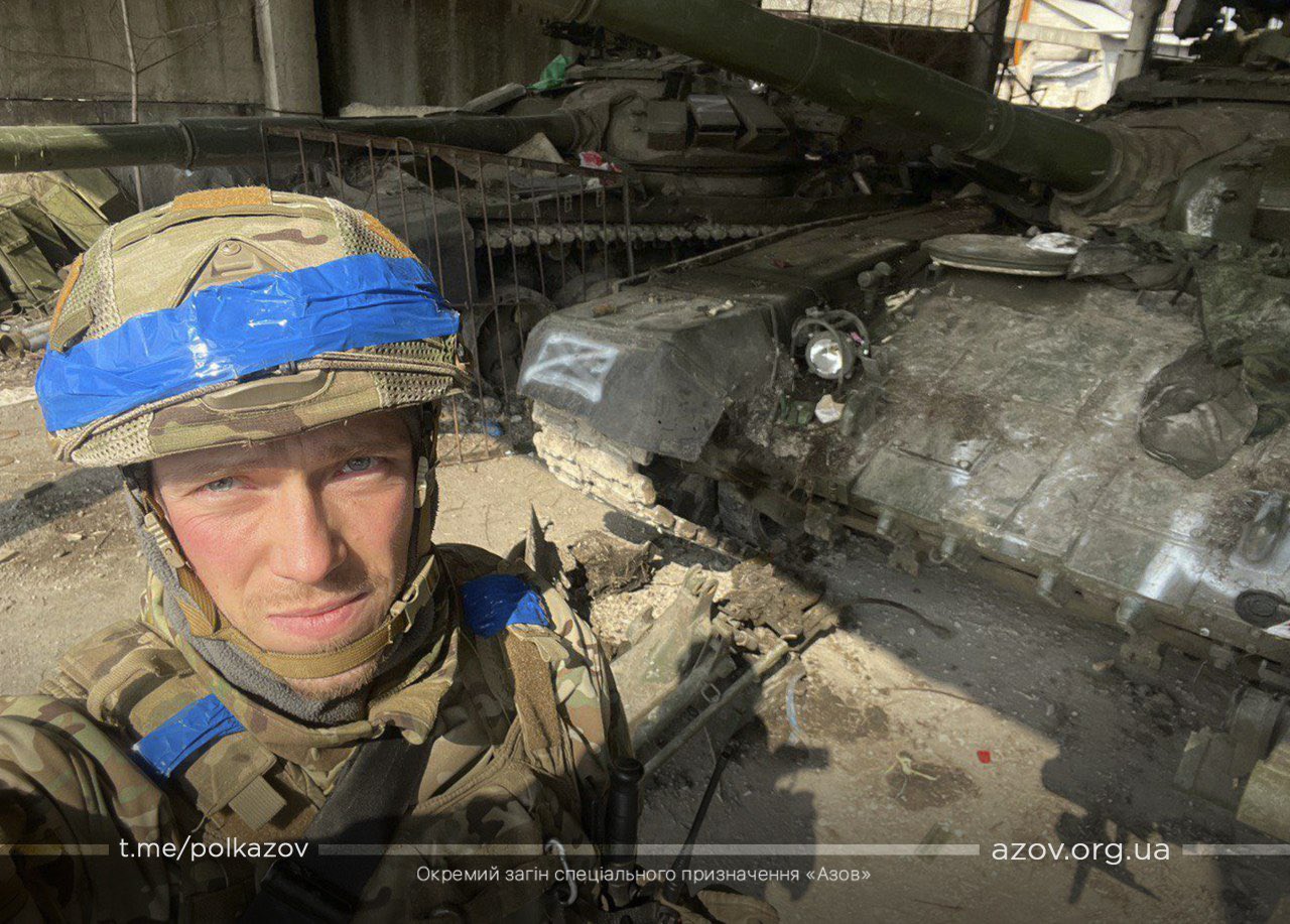 Azov Regiment commander with captured tanks