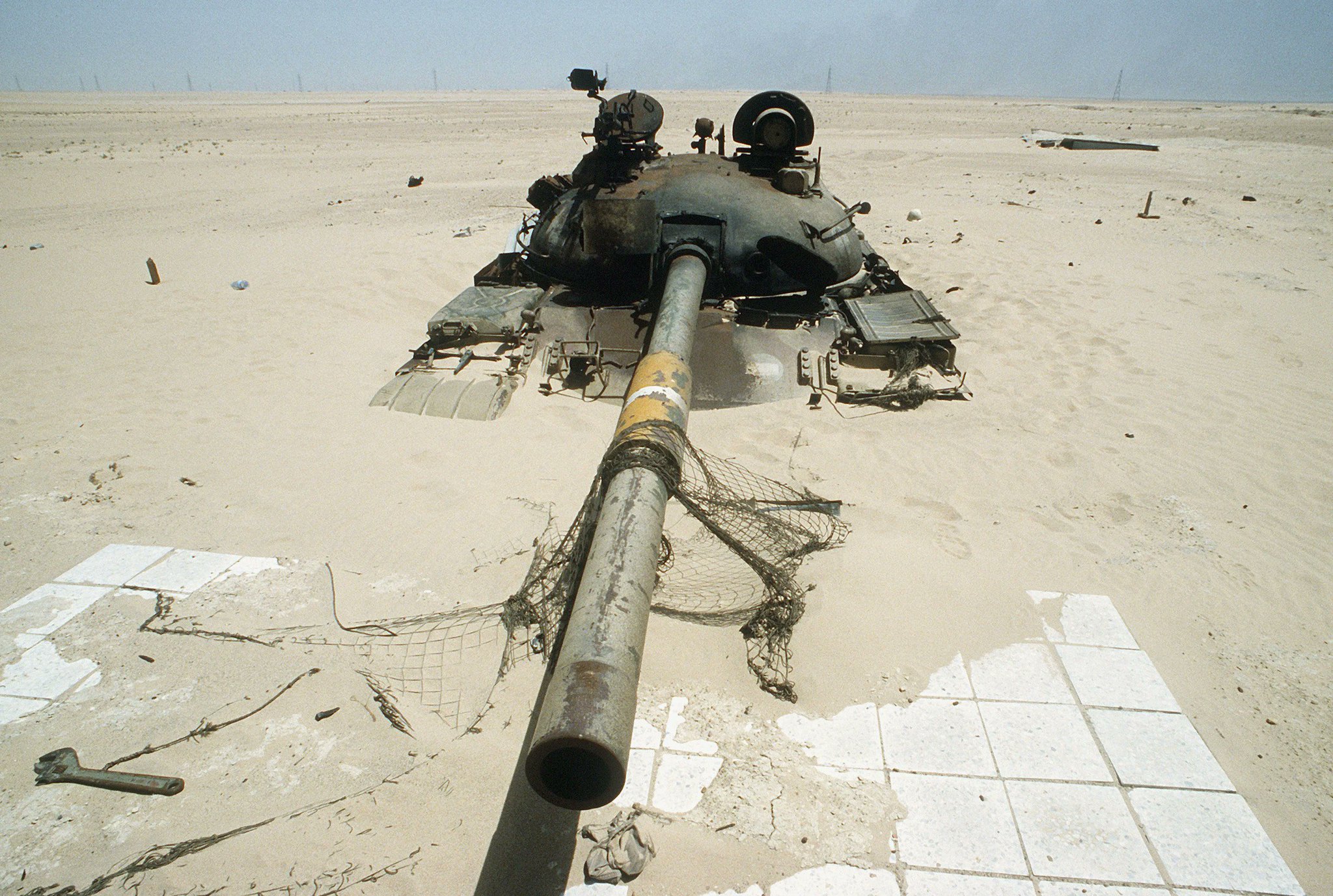 Ukrainian drones could exploit T-62 tank’s weak roof armor, mirroring Hussein’s tactics