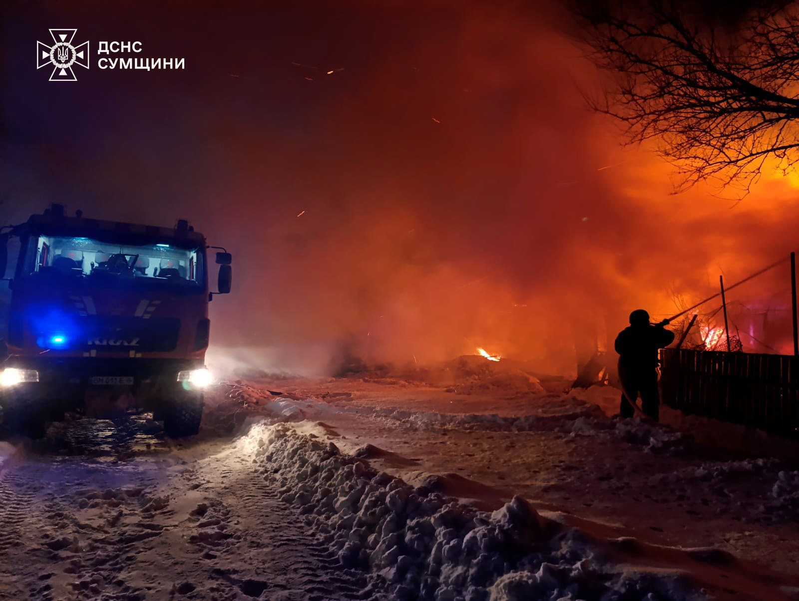 Ukrainian rescuers extinguish fires near Russian border
