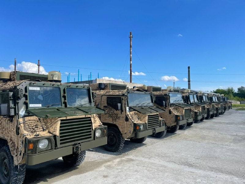 Ukrainian soldiers receive Swiss armored vehicles