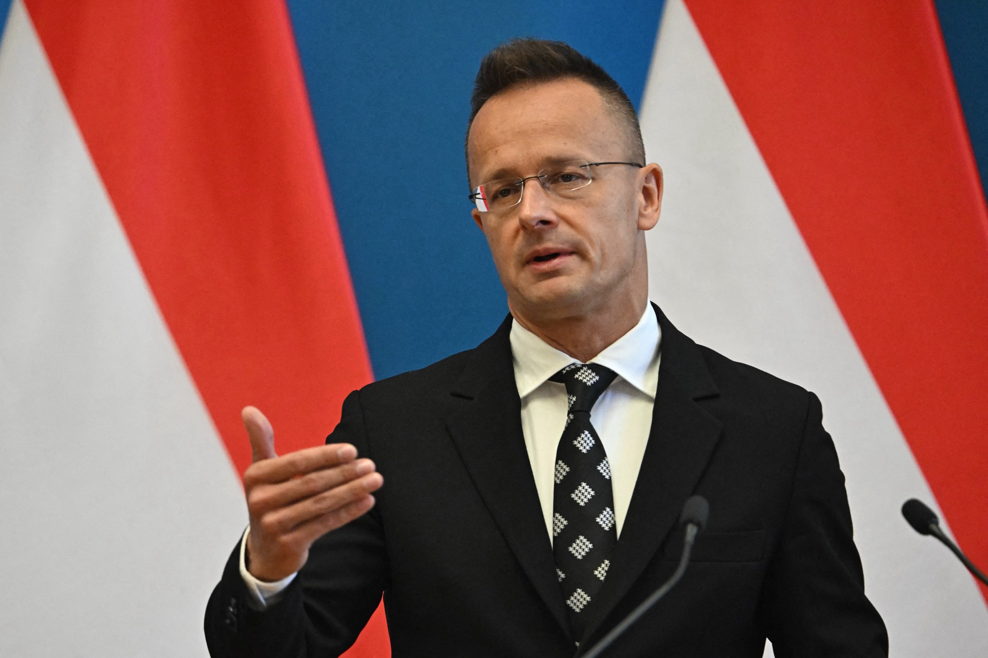 Hungary calls Ukraine oil halt unacceptable; user says Hungary pro-Russia