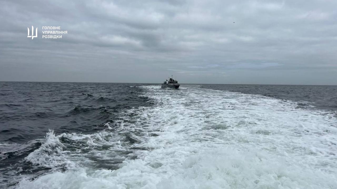 Ukrainian fighters on Stridsbåt 90 transport