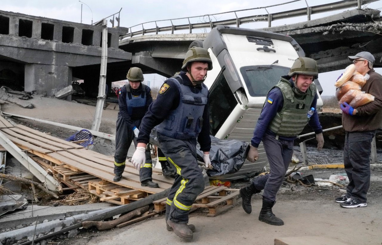 Bodies of civilians across destroyed Irpin bridge