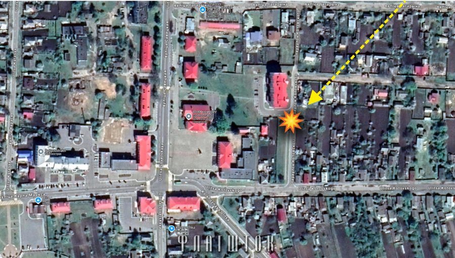 Russian drone near a residential building in Khoiniki