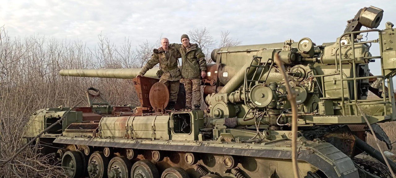 Destroyed Russian 2S7 Pion self-propelled gun in Luhansk region