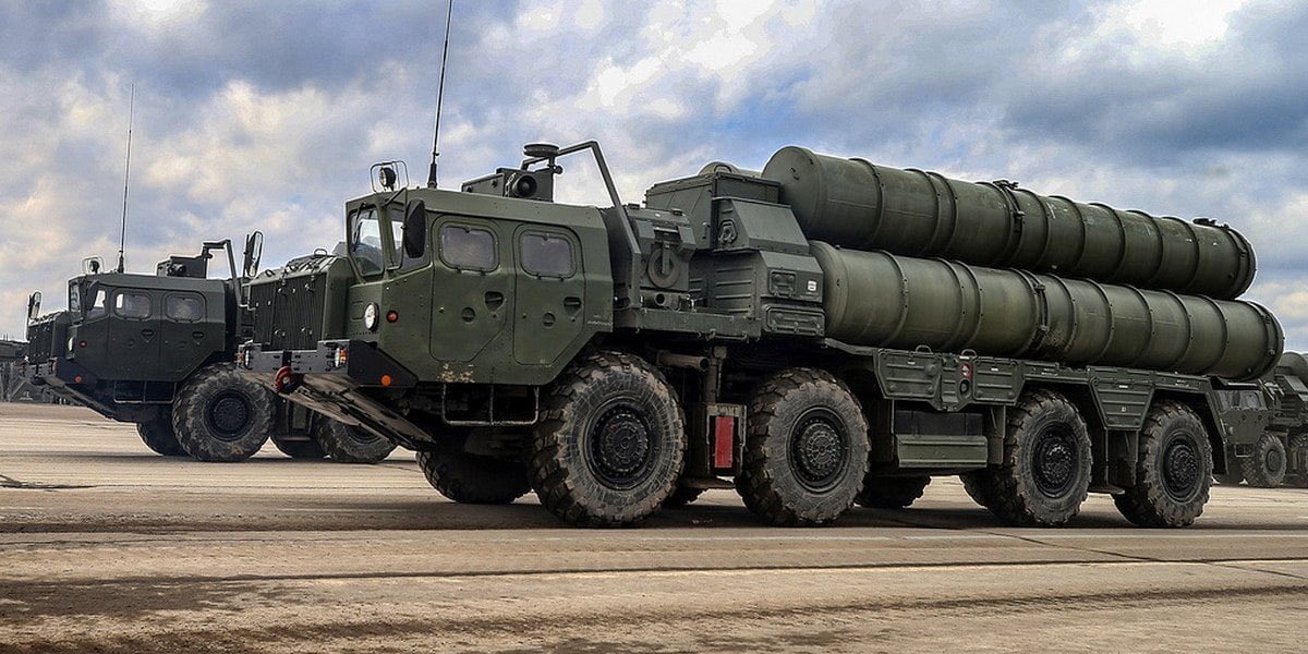 Ukrainian drone strike on Dzhankoy airfield destroys 4 S-400 launchers and radar