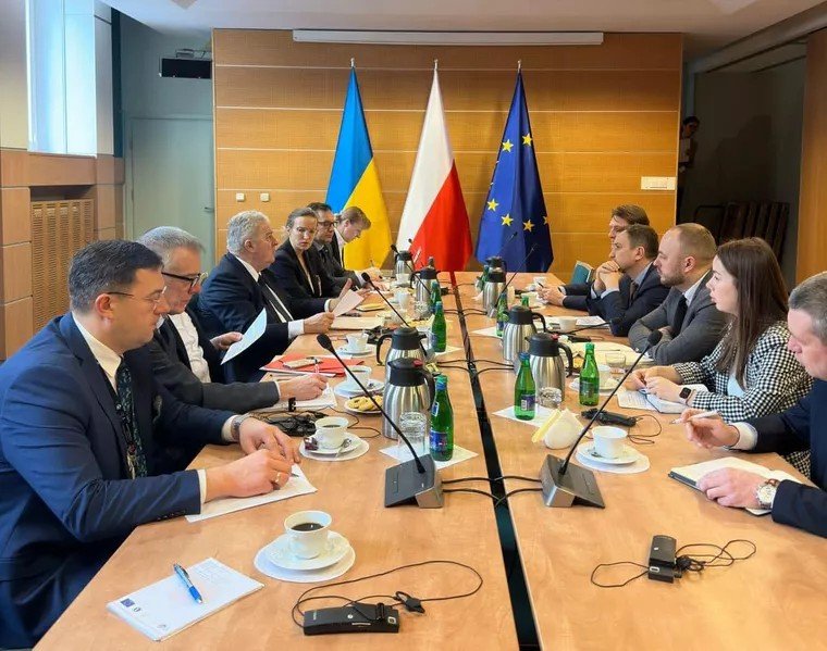 Ukraine, Poland, EU hold 6-hour talks on border, ag export crisis