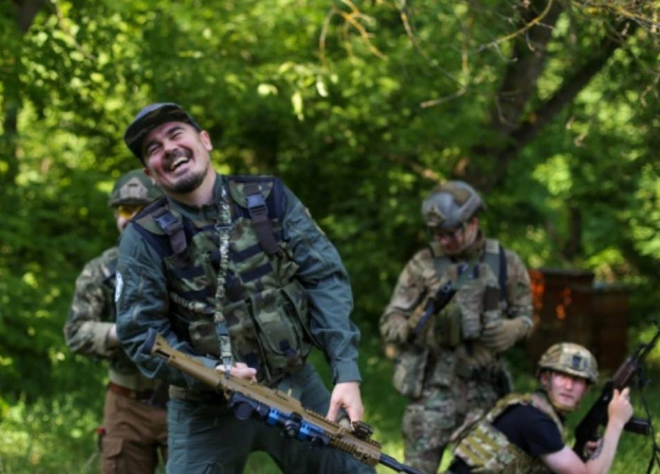 Singer Fahot joins battalion, plans concerts