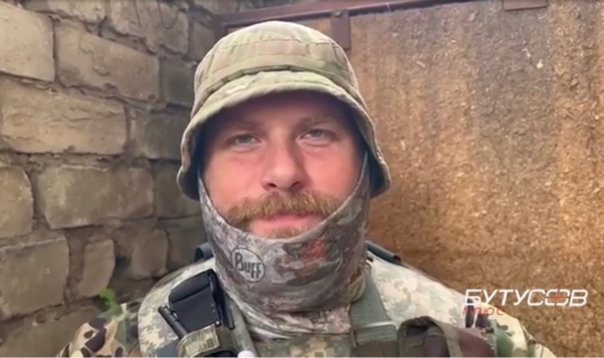 Hero among fighters: artist-commander at the front
