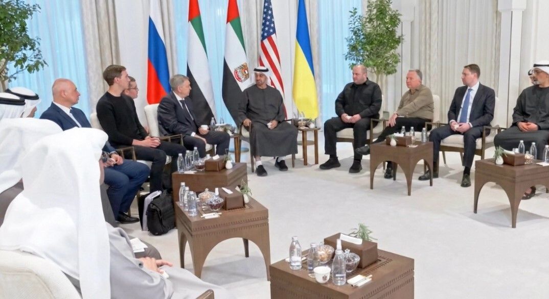 Trilatérales reprennent à Abu Dhabi après attaque russe