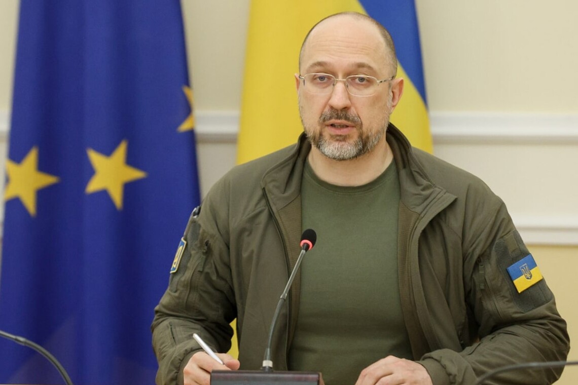 Ukrainians abroad must return Zelensky thousand