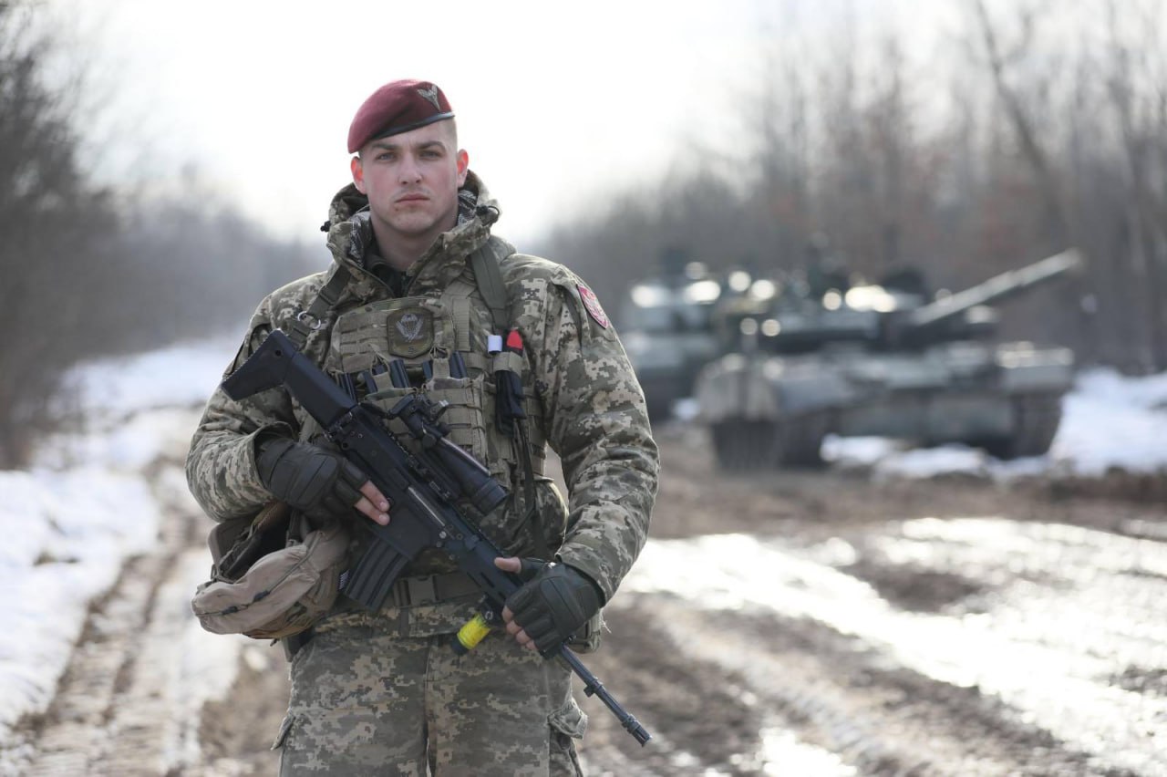 Paratroopers who earned the maroon beret