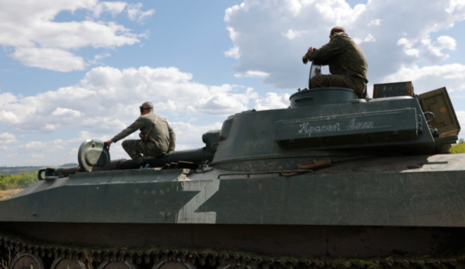Occupiers transport air defense systems in Mariupol (recorded)