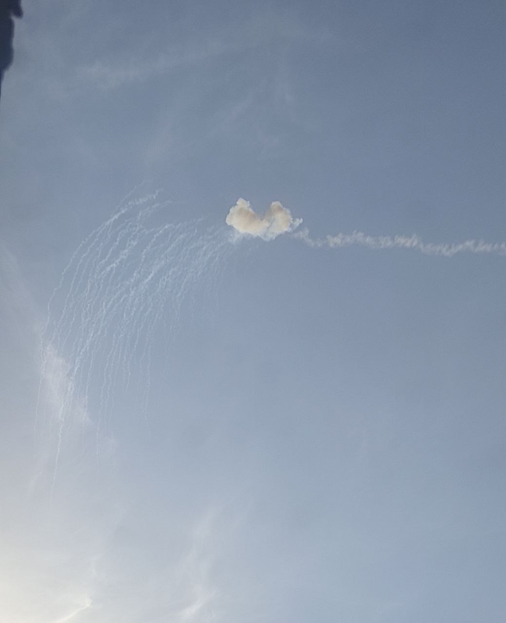 Anti-aircraft plume near Khartsyz’k