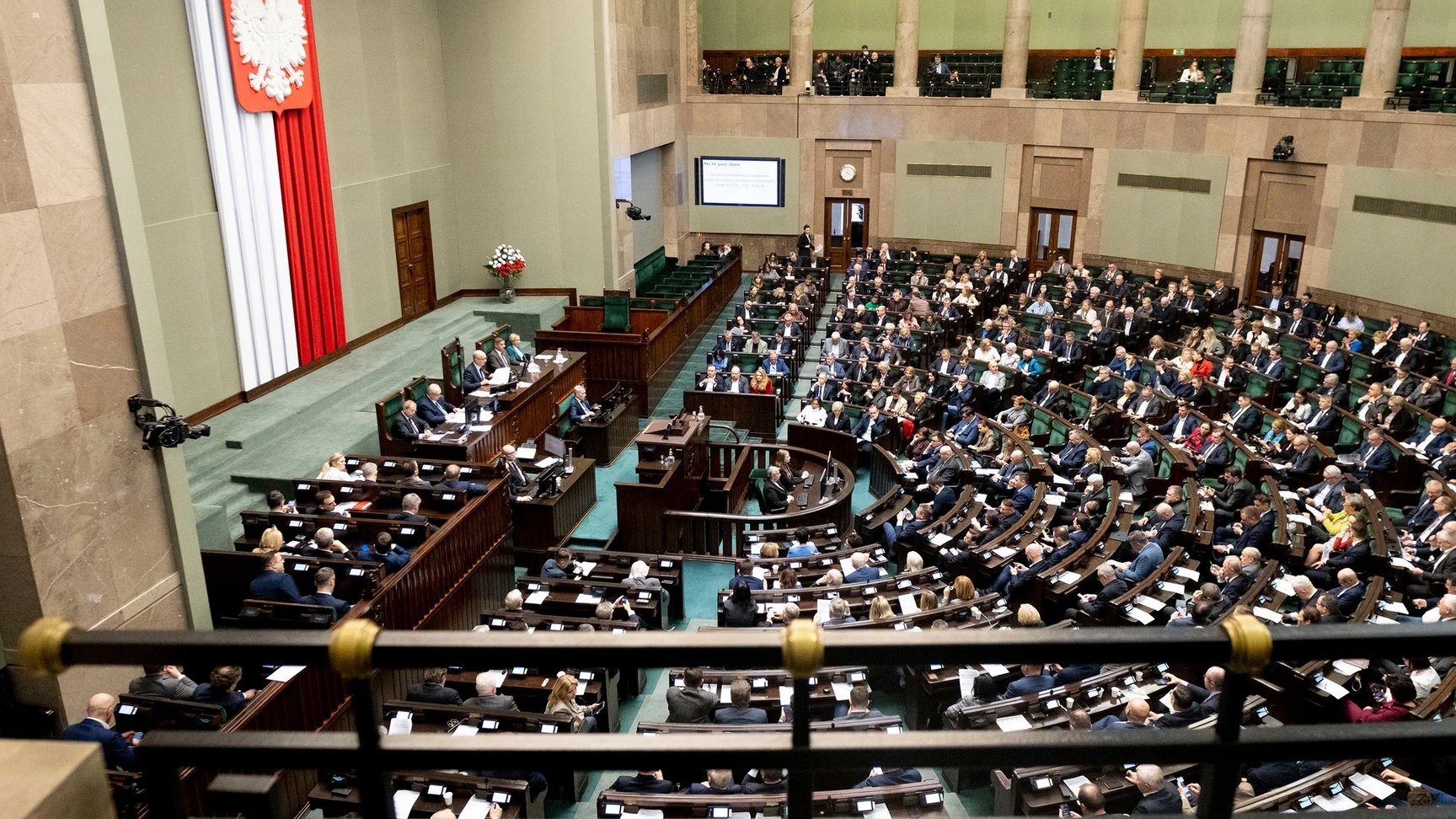 Polish lawmakers exempt Polish volunteers defending Ukraine from punishment