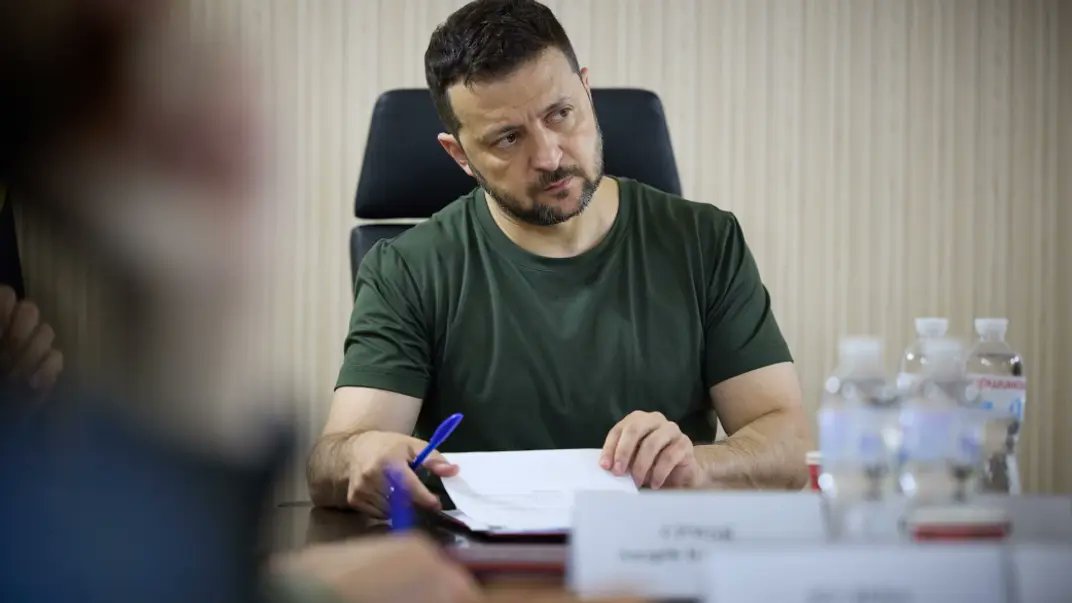 Zelenskyy meets Donetsk leaders; civilian fortifications third line 90%