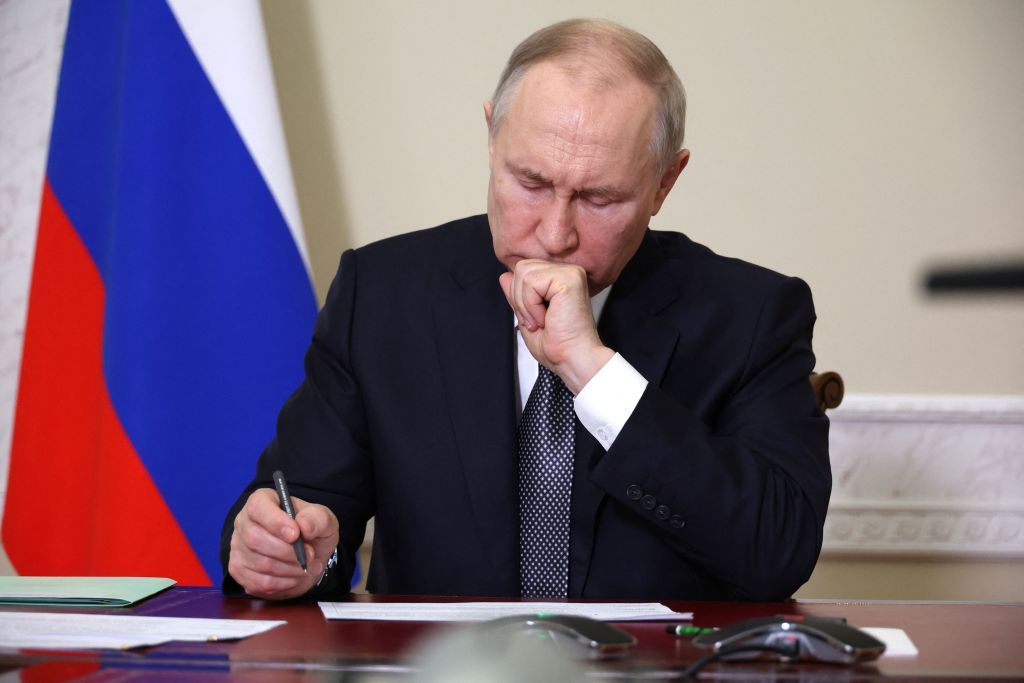 Putin seeks ceasefire to cement gains, warns of continued fight