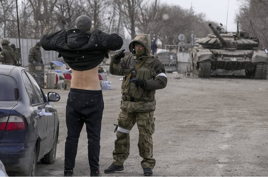 Russian occupiers hold 10,000+ Mariupol residents in filtration camps, torture