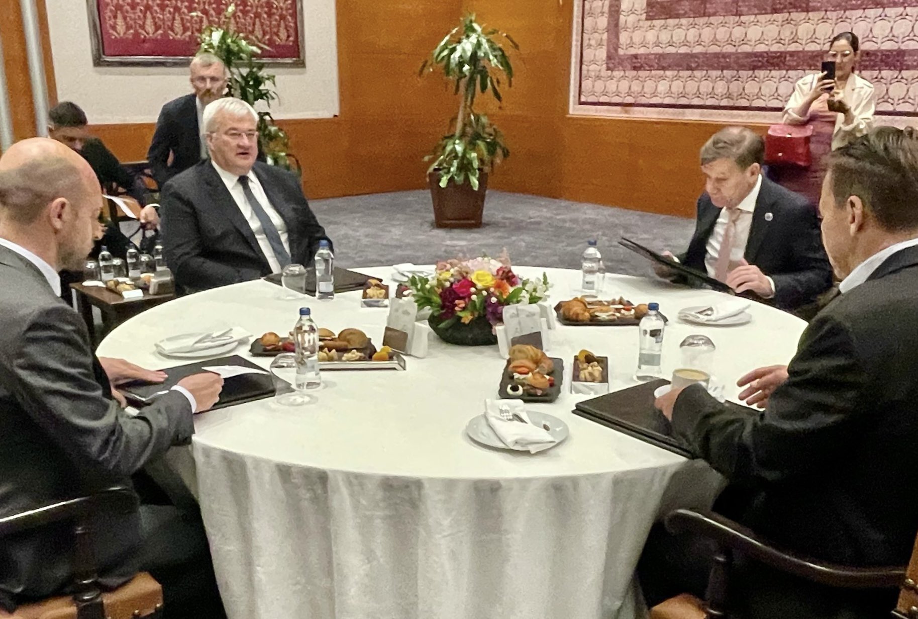 Turkey with Ukraine: Ceasefire, or else isolation and sanctions