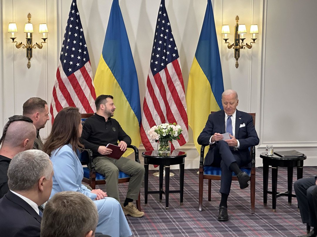 Zelensky begins talks with Biden in France