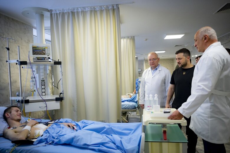 Zelensky Visits Wounded Soldiers and Medics at Shalimov Institute