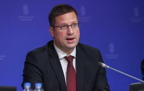 Hungary threatens to halt electricity and gas to Ukraine over oil pipeline dispute