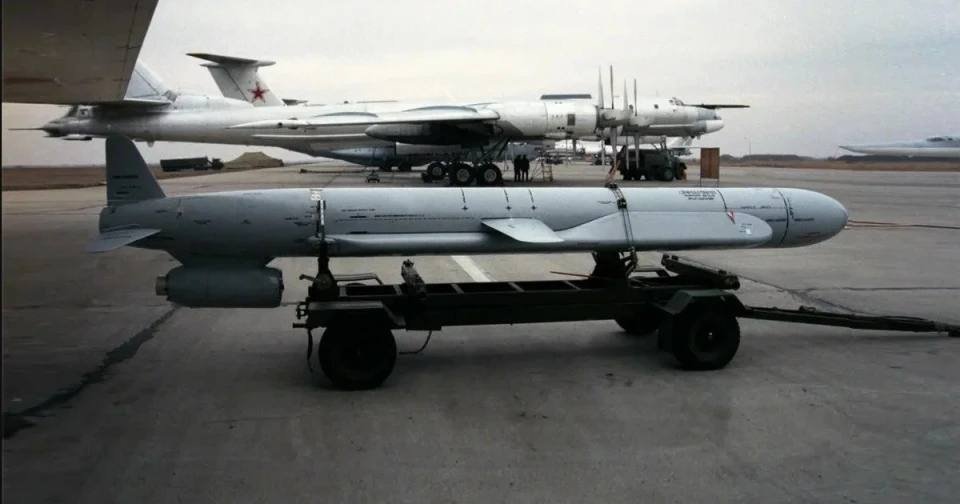 Russian Kh-101 missile striking Okhmatdyt contained foreign parts, FT reports