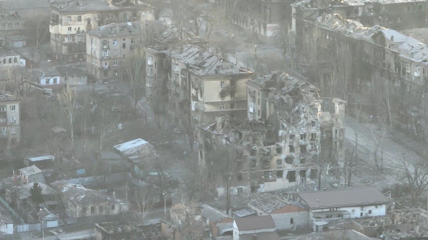 Svitlana Chernomiza: Mariupol’s Yellow-Gray Sky and People Awaiting Rescue