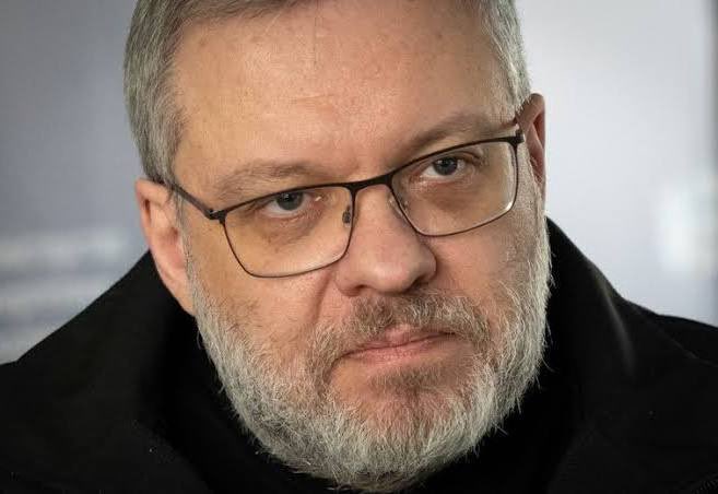 Ukrainian MPs Seek to Dismiss Justice/Energy Minister Over Corruption, Defense Failures
