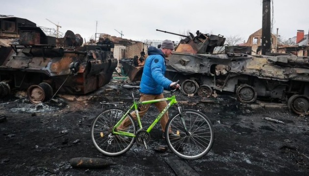 Russian Troops Focus on Encirclement of Kyiv