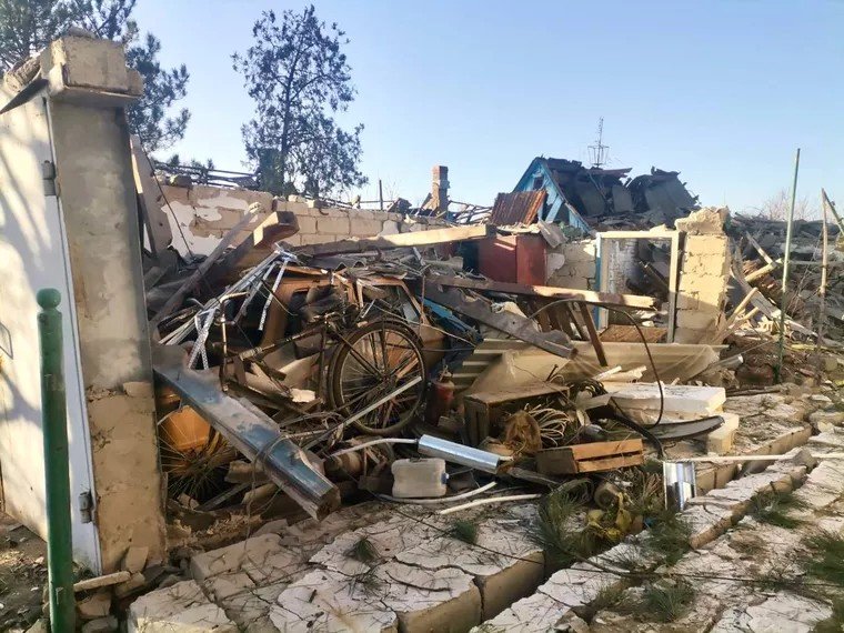 Russian strikes kill woman, injure man in Zaporizhzhia