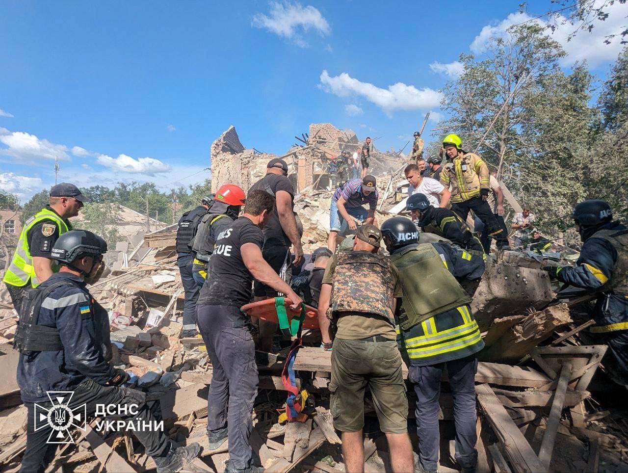 Kryvyi Rih hit by missile attack (8 dead, many injured)