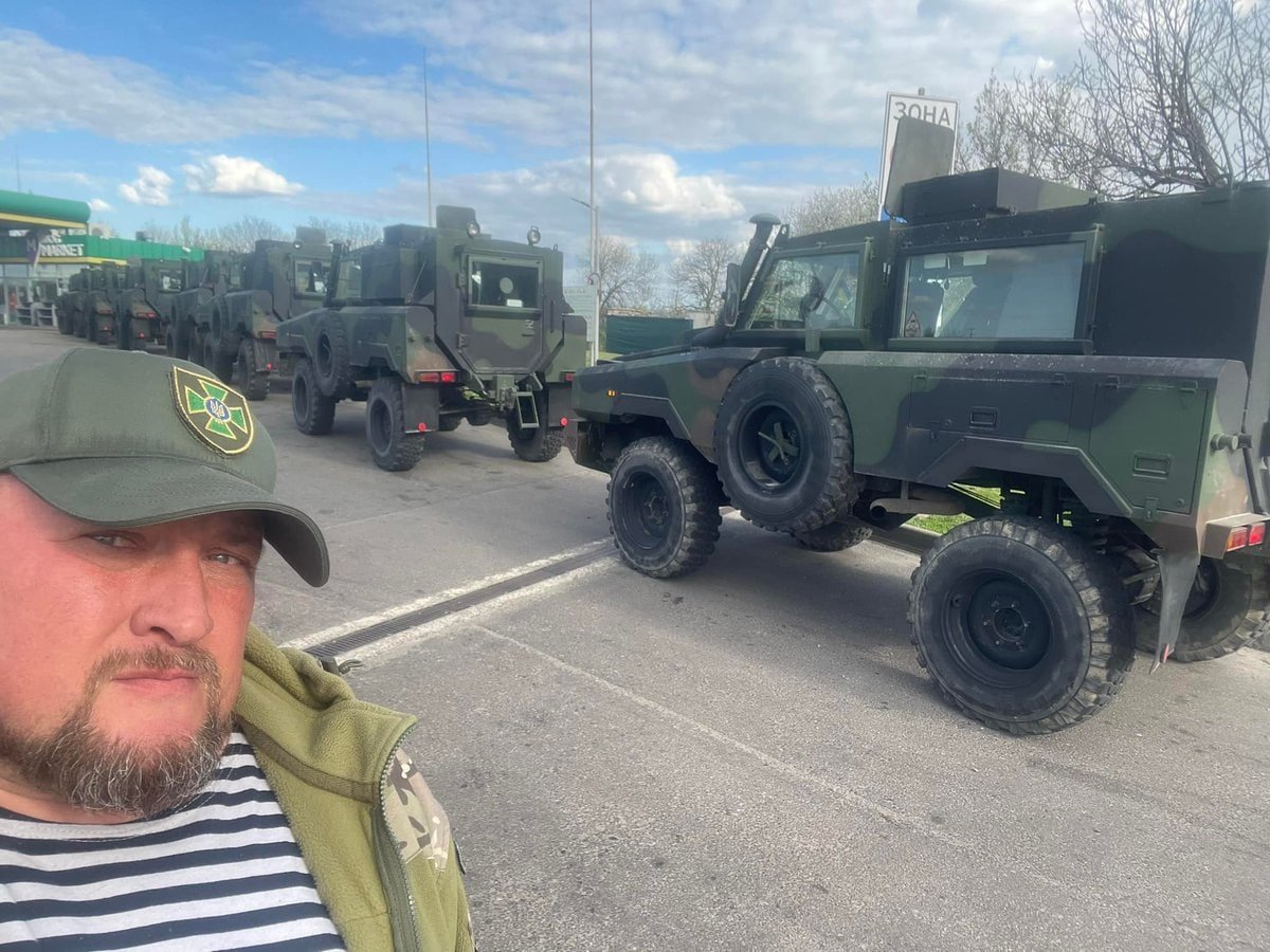 Estonia gives 7 APC Alvis Mamba to Ukraine (May 2022)