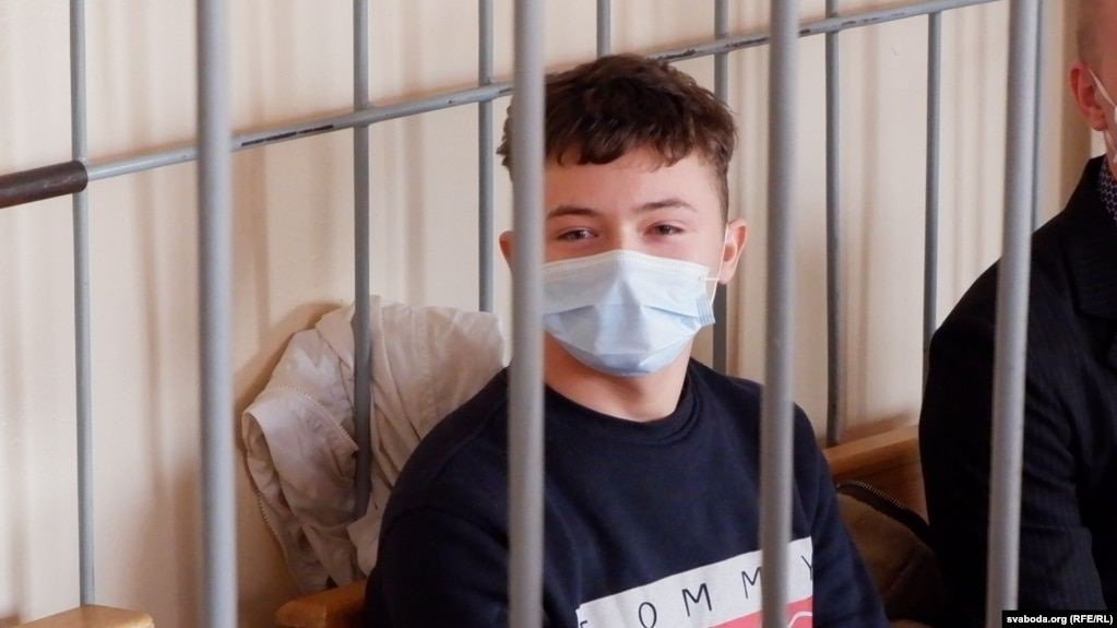 Belarus: Teen transferred to prison regime after 2020 protests, suffers from epilepsy.