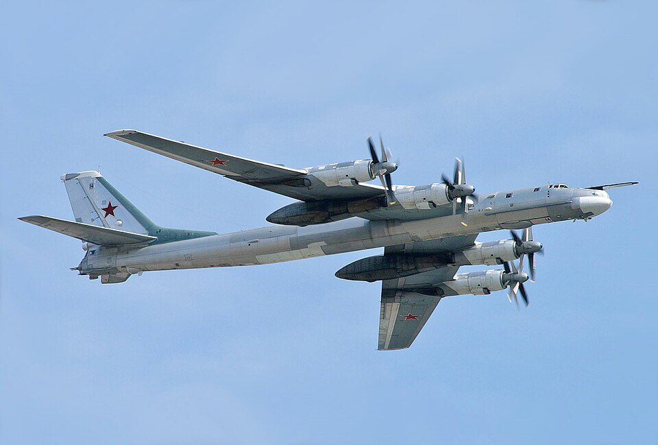Russian Tu-95MS bomber takeoff recorded from Olenya airfield.