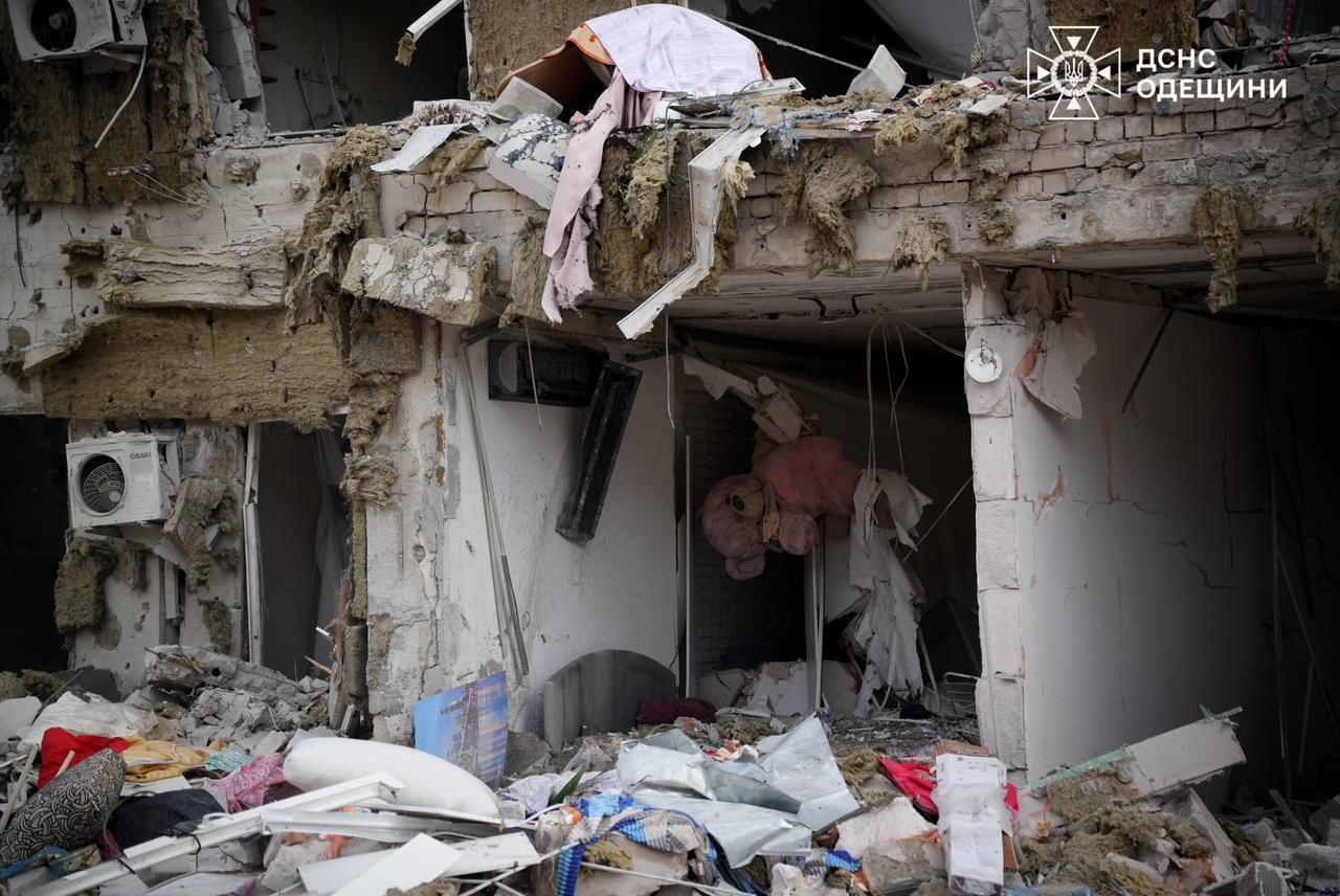 Russian Attack on Odesa Kills 8, Injures 16