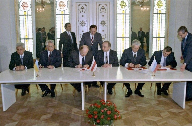 First Head of Independent Belarus, Stanislau Shushkevich, Dies at 87