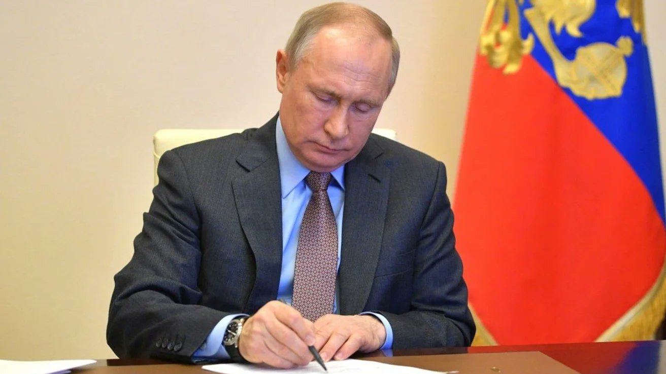 Putin signs decree for autumn military conscription of 135,000 Russians