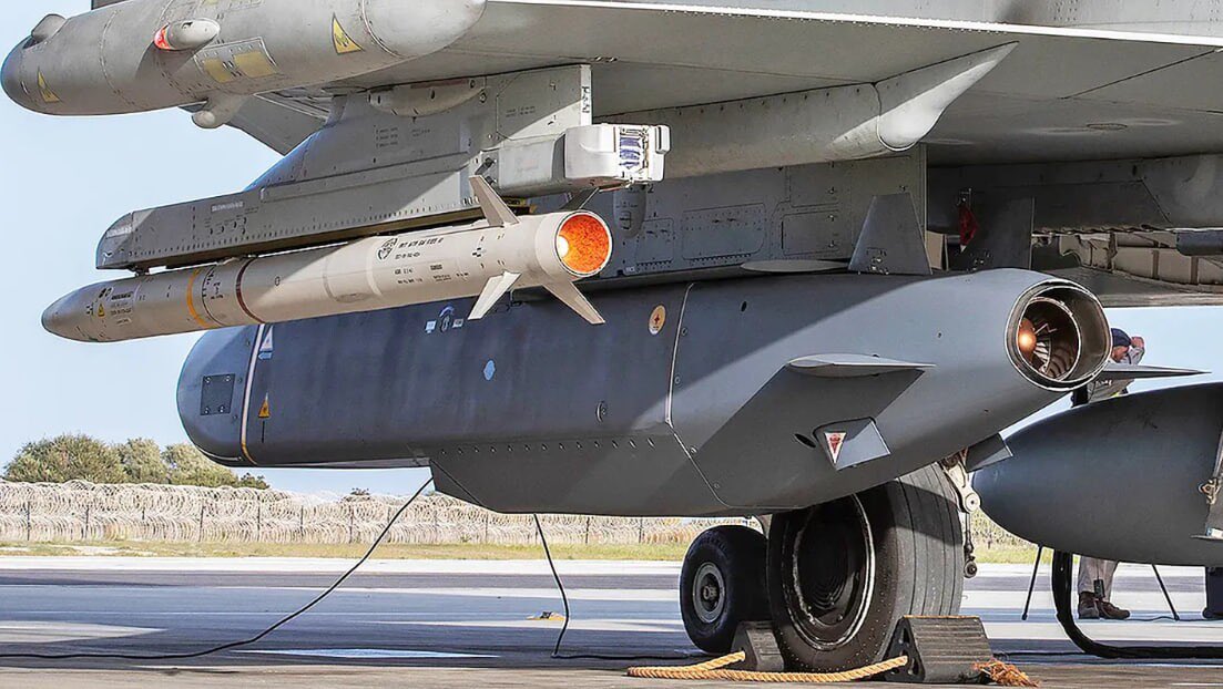 At least 6 Storm Shadow missiles hit Lgov, Kursk region