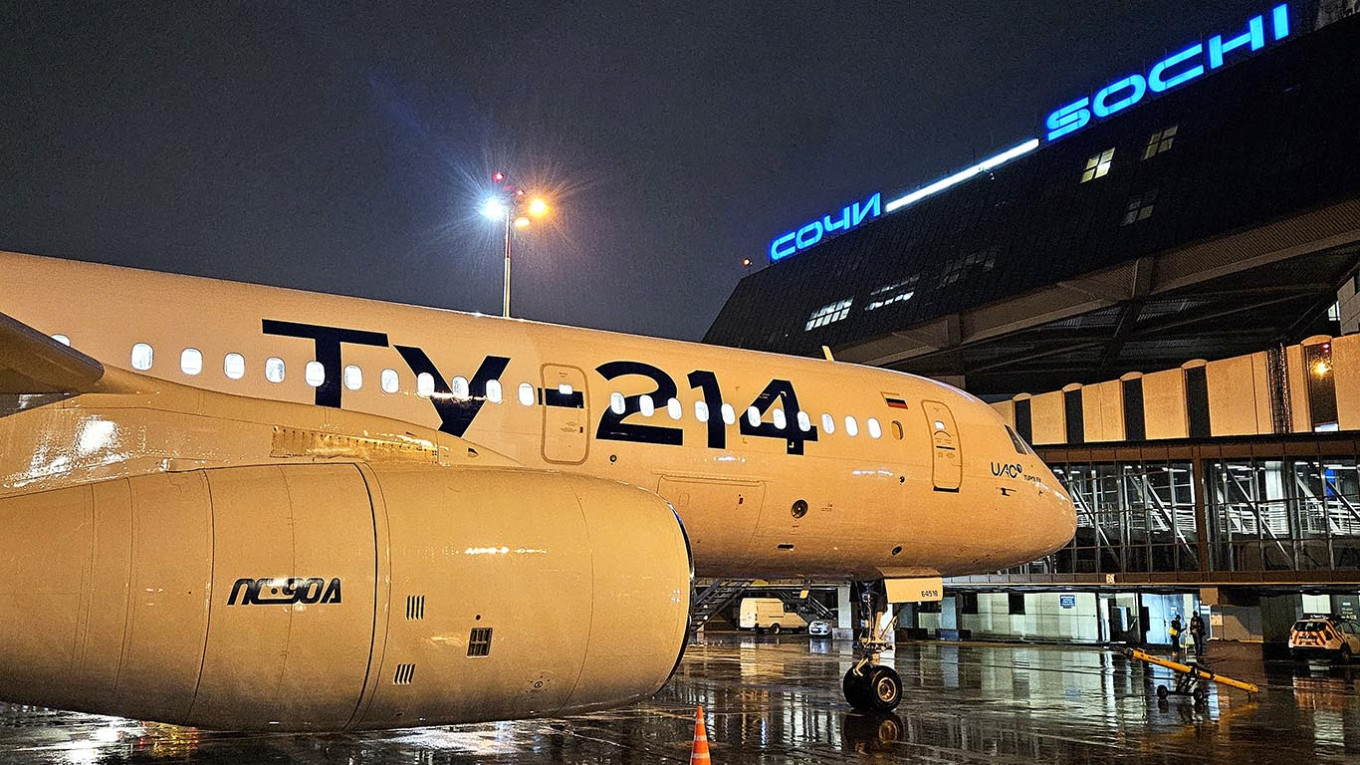 Russia Assembled 1 Passenger Plane in Six Months Instead of 15