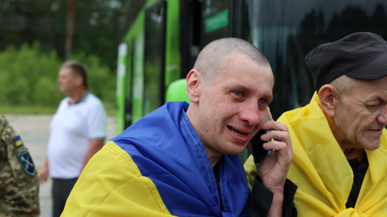 Ukrainian POWs freed after two years in Russian captivity