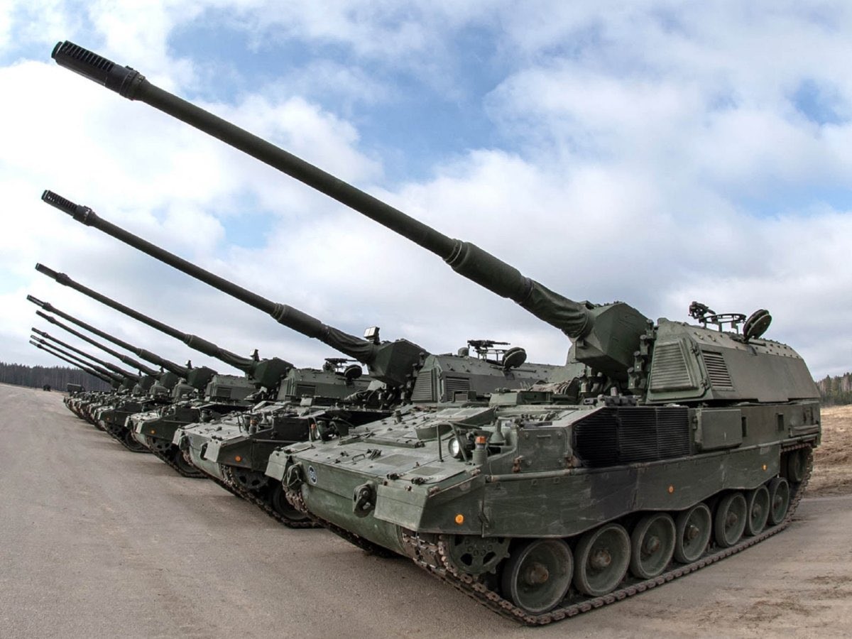 Germany ships 12 Panzerhaubitze 2000 and targets 77 Leopard 1A5